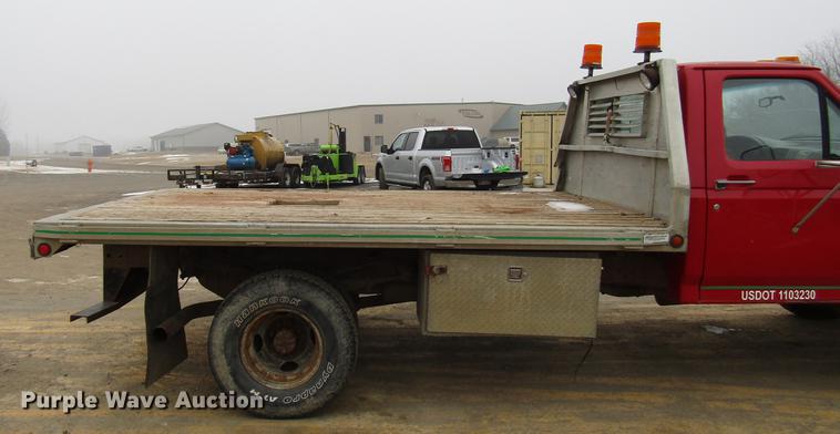 image for item DD0738 1997 Ford F350 flatbed pickup truck