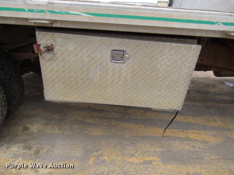 image for item DD0738 1997 Ford F350 flatbed pickup truck