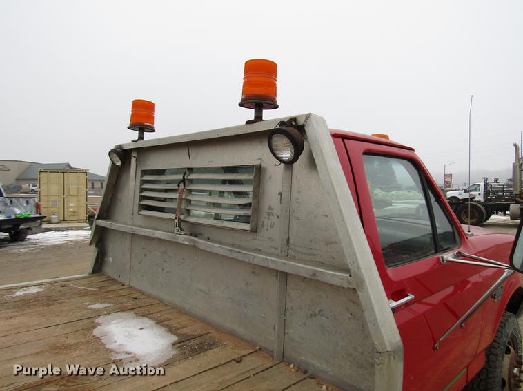 image for item DD0738 1997 Ford F350 flatbed pickup truck