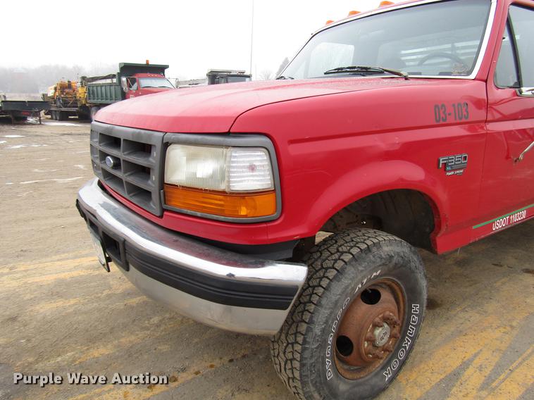 image for item DD0738 1997 Ford F350 flatbed pickup truck