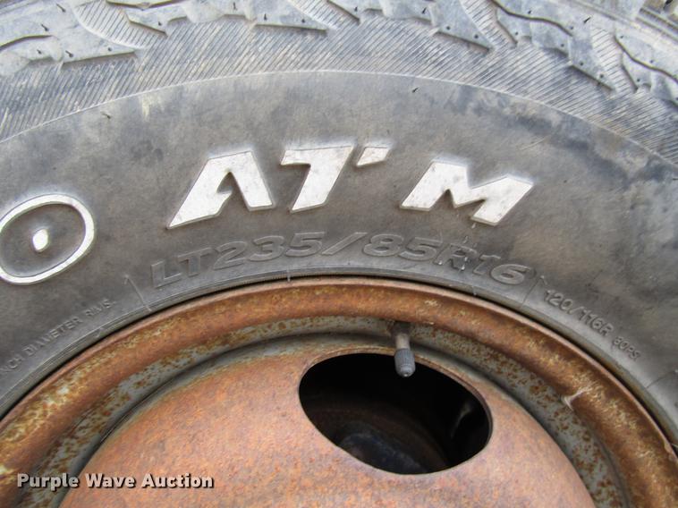 image for item DD0738 1997 Ford F350 flatbed pickup truck