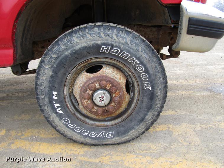 image for item DD0738 1997 Ford F350 flatbed pickup truck