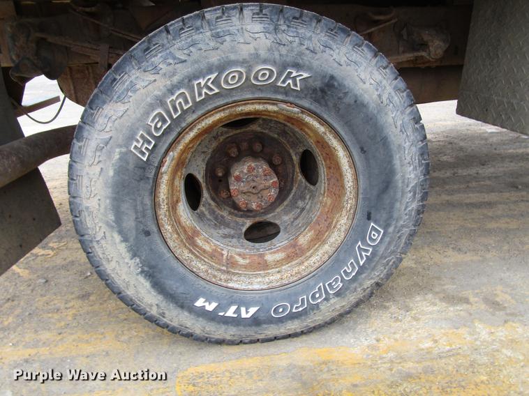 image for item DD0738 1997 Ford F350 flatbed pickup truck