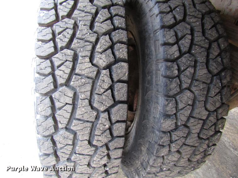 image for item DD0738 1997 Ford F350 flatbed pickup truck