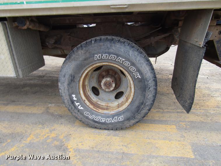 image for item DD0738 1997 Ford F350 flatbed pickup truck