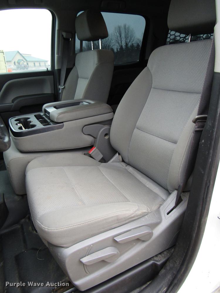 image for item DD0739 2017 Chevrolet Silverado 3500 Crew Cab flatbed pickup truck