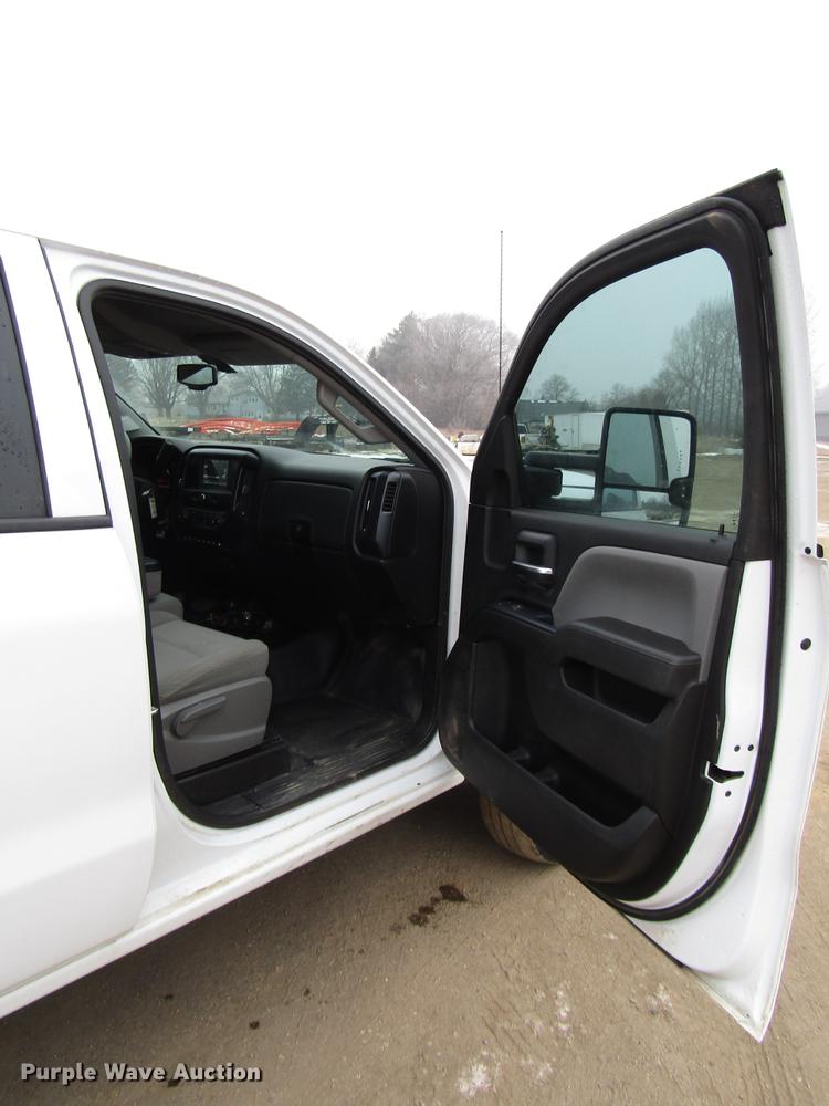 image for item DD0739 2017 Chevrolet Silverado 3500 Crew Cab flatbed pickup truck