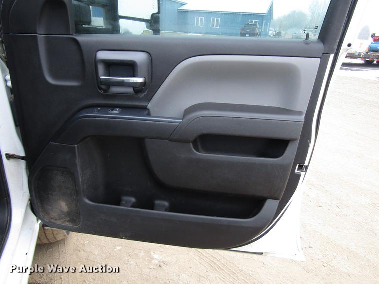 image for item DD0739 2017 Chevrolet Silverado 3500 Crew Cab flatbed pickup truck