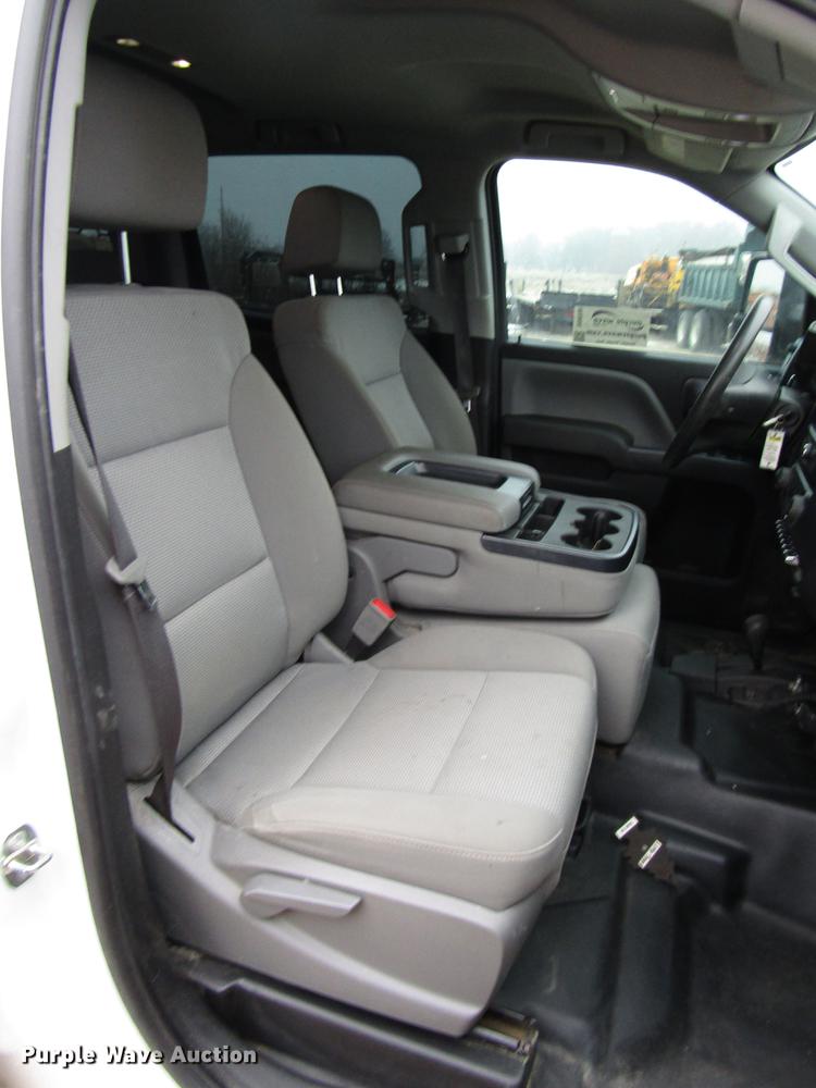 image for item DD0739 2017 Chevrolet Silverado 3500 Crew Cab flatbed pickup truck