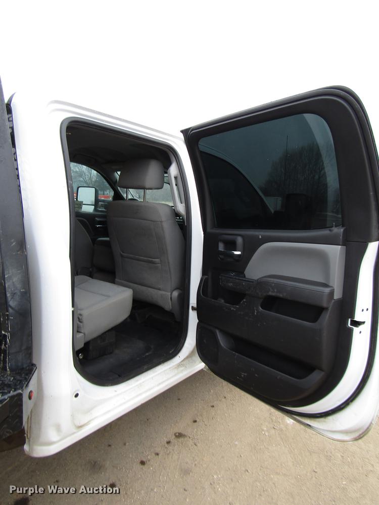 image for item DD0739 2017 Chevrolet Silverado 3500 Crew Cab flatbed pickup truck