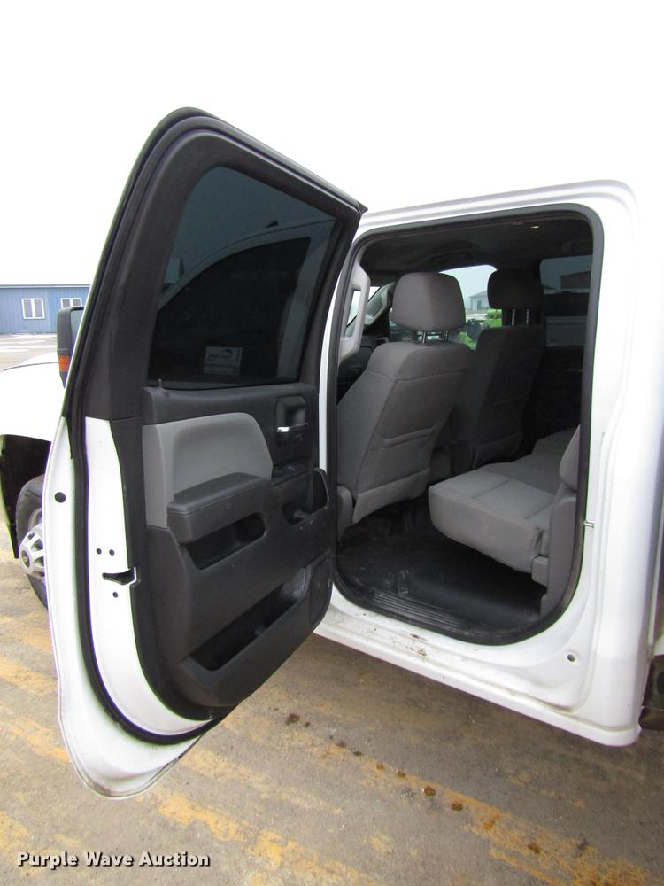 image for item DD0739 2017 Chevrolet Silverado 3500 Crew Cab flatbed pickup truck