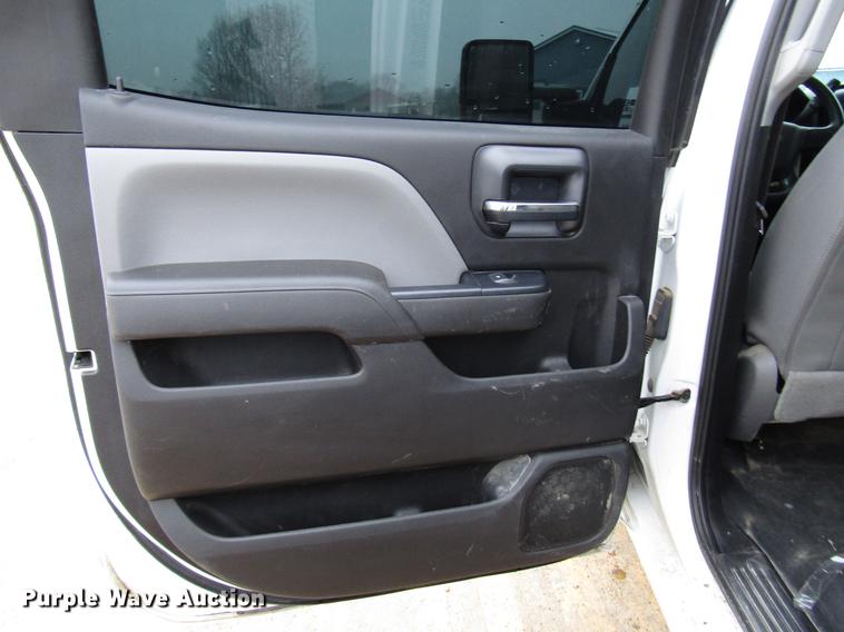 image for item DD0739 2017 Chevrolet Silverado 3500 Crew Cab flatbed pickup truck