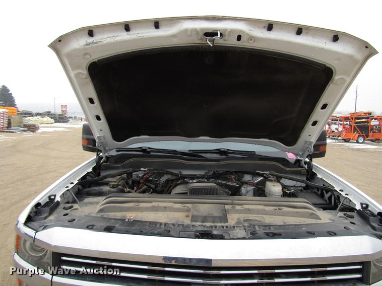 image for item DD0739 2017 Chevrolet Silverado 3500 Crew Cab flatbed pickup truck