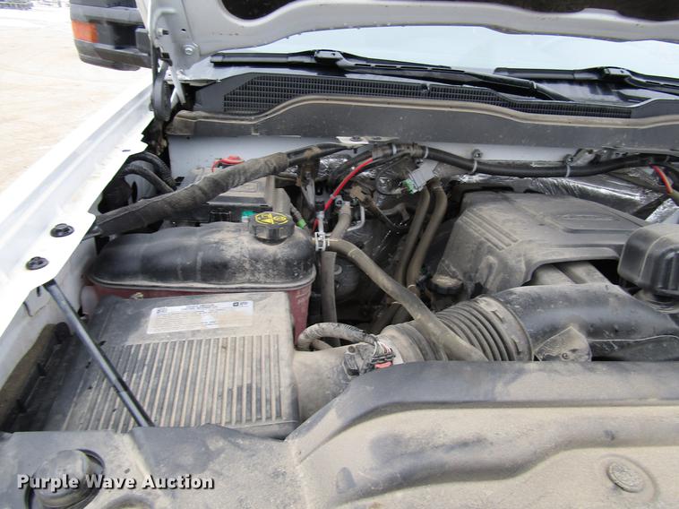 image for item DD0739 2017 Chevrolet Silverado 3500 Crew Cab flatbed pickup truck