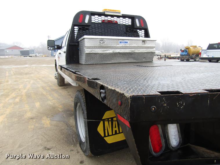 image for item DD0739 2017 Chevrolet Silverado 3500 Crew Cab flatbed pickup truck