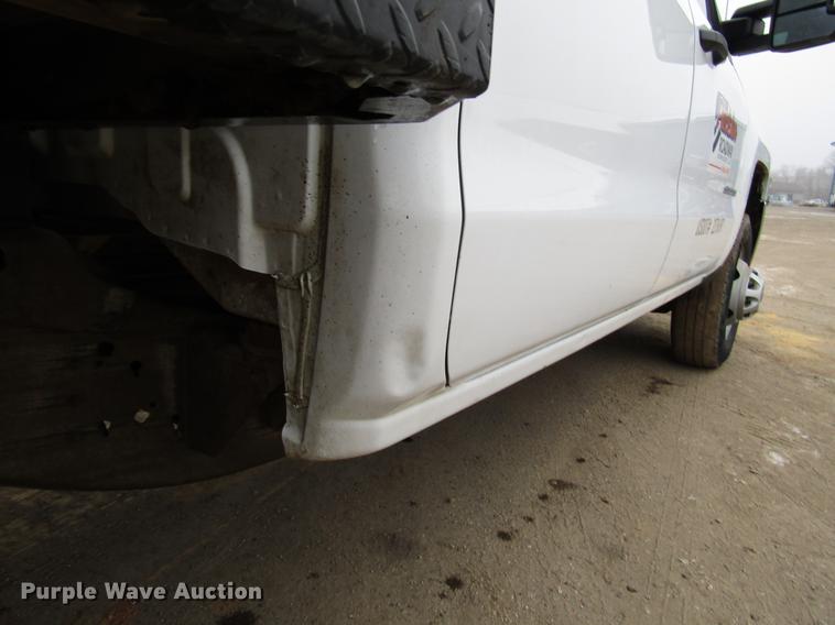 image for item DD0739 2017 Chevrolet Silverado 3500 Crew Cab flatbed pickup truck