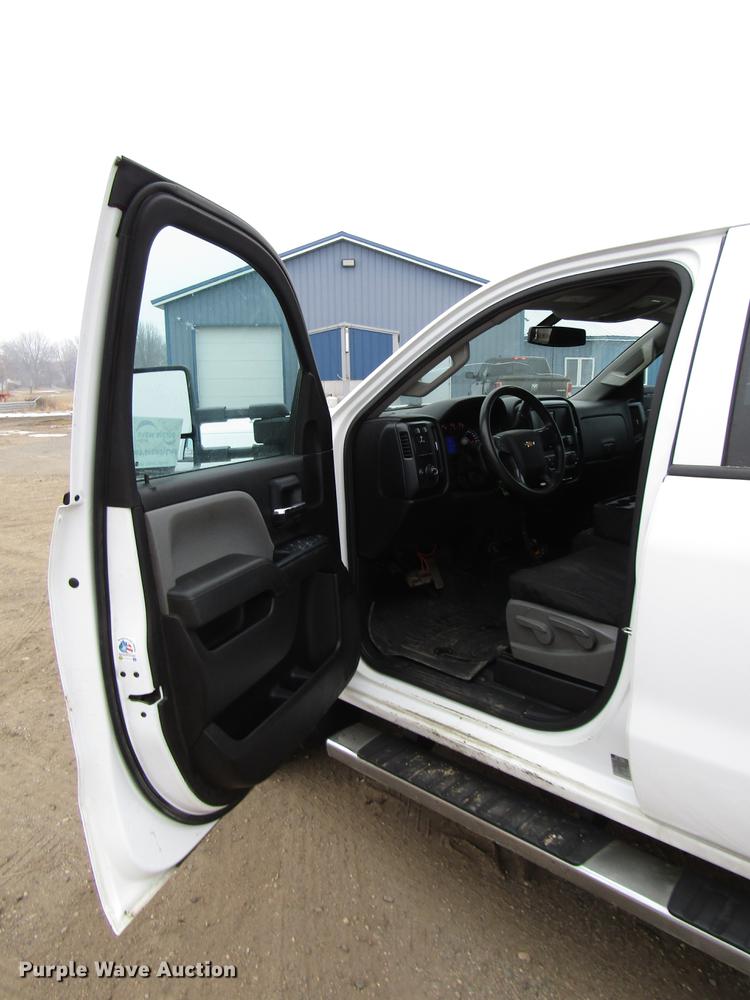 image for item DD0740 2016 Chevrolet Silverado 3500 Crew Cab pickup truck