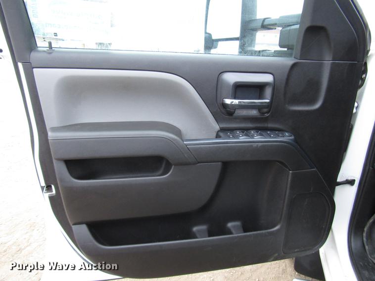 image for item DD0740 2016 Chevrolet Silverado 3500 Crew Cab pickup truck