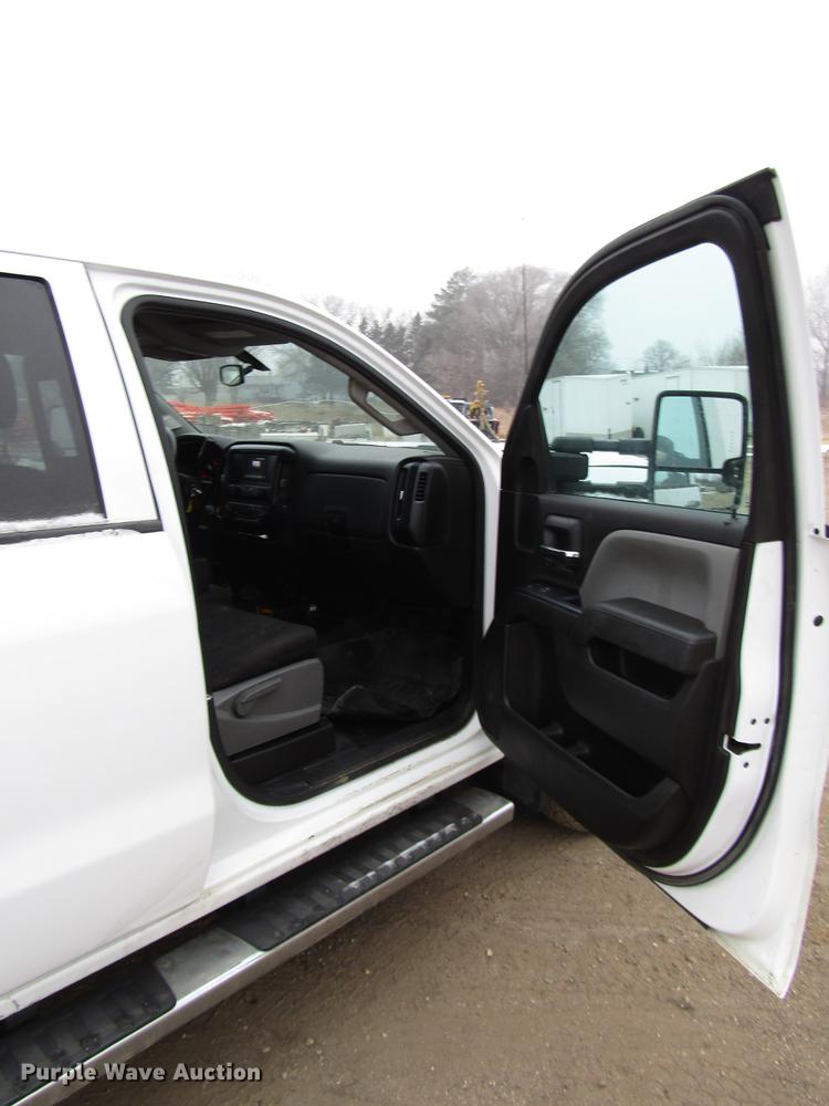 image for item DD0740 2016 Chevrolet Silverado 3500 Crew Cab pickup truck