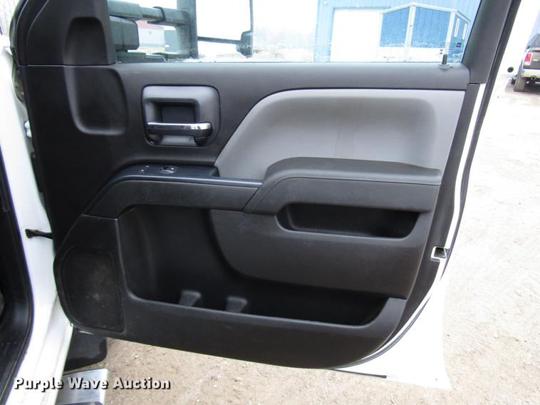 image for item DD0740 2016 Chevrolet Silverado 3500 Crew Cab pickup truck