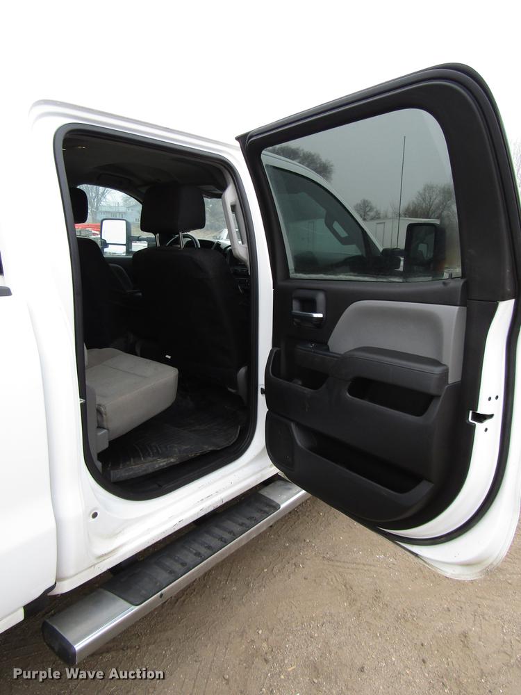 image for item DD0740 2016 Chevrolet Silverado 3500 Crew Cab pickup truck