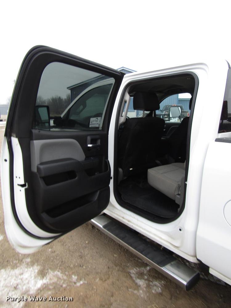 image for item DD0740 2016 Chevrolet Silverado 3500 Crew Cab pickup truck
