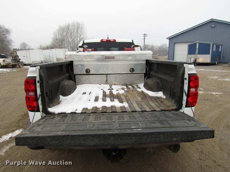 image for item DD0740 2016 Chevrolet Silverado 3500 Crew Cab pickup truck