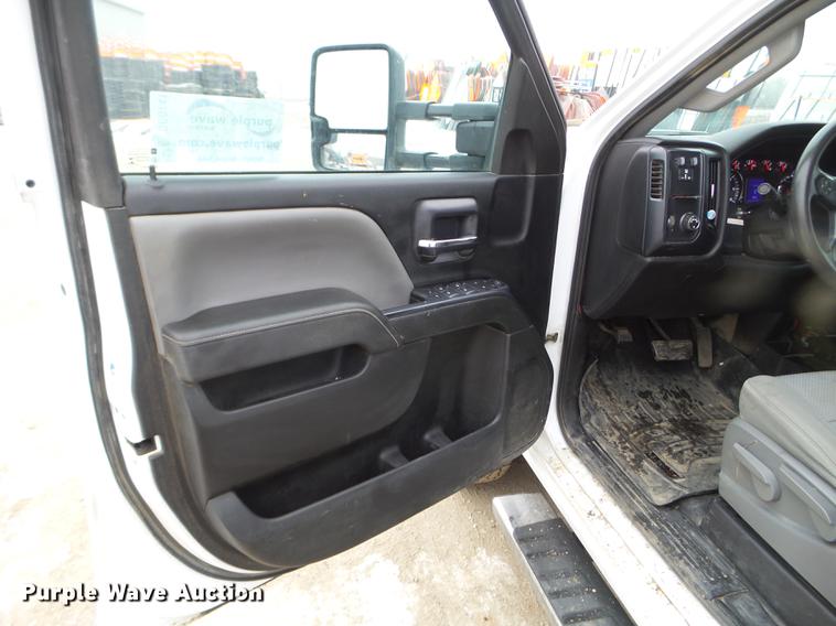 image for item DD0741 2015 Chevrolet Silverado 3500HD Crew Cab flatbed pickup truck