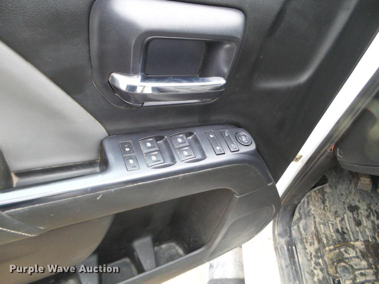 image for item DD0741 2015 Chevrolet Silverado 3500HD Crew Cab flatbed pickup truck