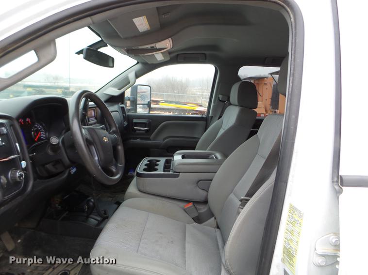 image for item DD0741 2015 Chevrolet Silverado 3500HD Crew Cab flatbed pickup truck