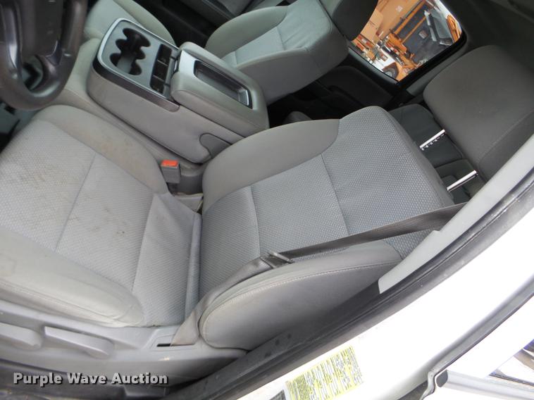 image for item DD0741 2015 Chevrolet Silverado 3500HD Crew Cab flatbed pickup truck