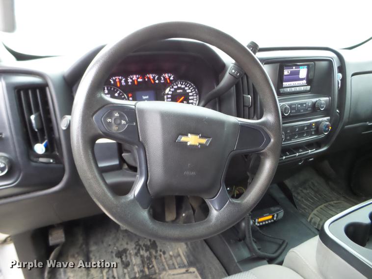 image for item DD0741 2015 Chevrolet Silverado 3500HD Crew Cab flatbed pickup truck