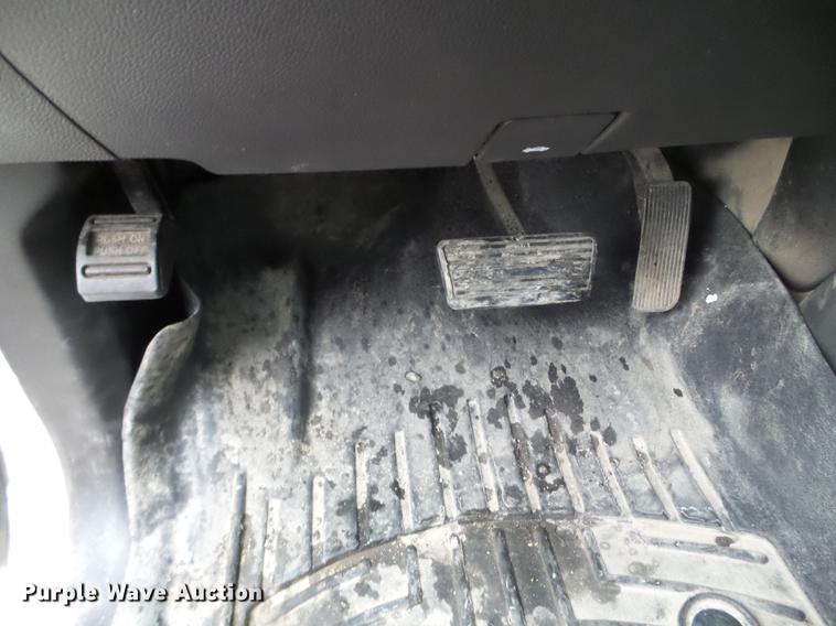 image for item DD0741 2015 Chevrolet Silverado 3500HD Crew Cab flatbed pickup truck