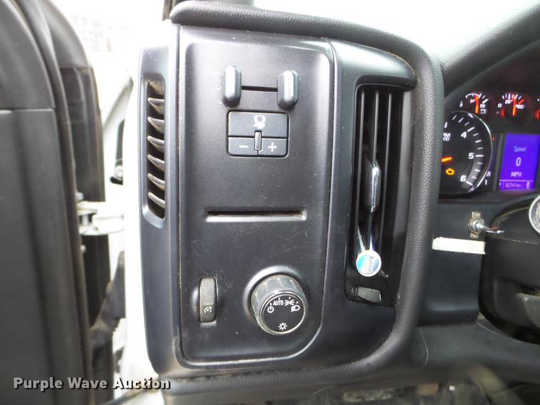 image for item DD0741 2015 Chevrolet Silverado 3500HD Crew Cab flatbed pickup truck