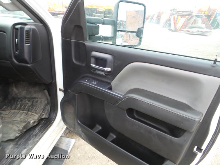 image for item DD0741 2015 Chevrolet Silverado 3500HD Crew Cab flatbed pickup truck