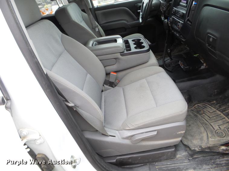 image for item DD0741 2015 Chevrolet Silverado 3500HD Crew Cab flatbed pickup truck