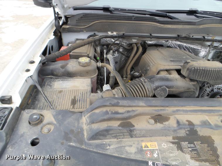 image for item DD0741 2015 Chevrolet Silverado 3500HD Crew Cab flatbed pickup truck