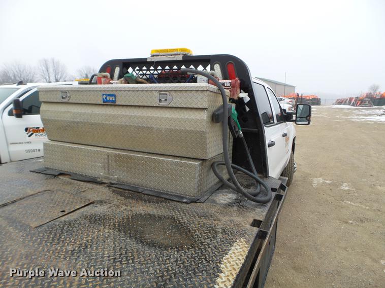 image for item DD0741 2015 Chevrolet Silverado 3500HD Crew Cab flatbed pickup truck