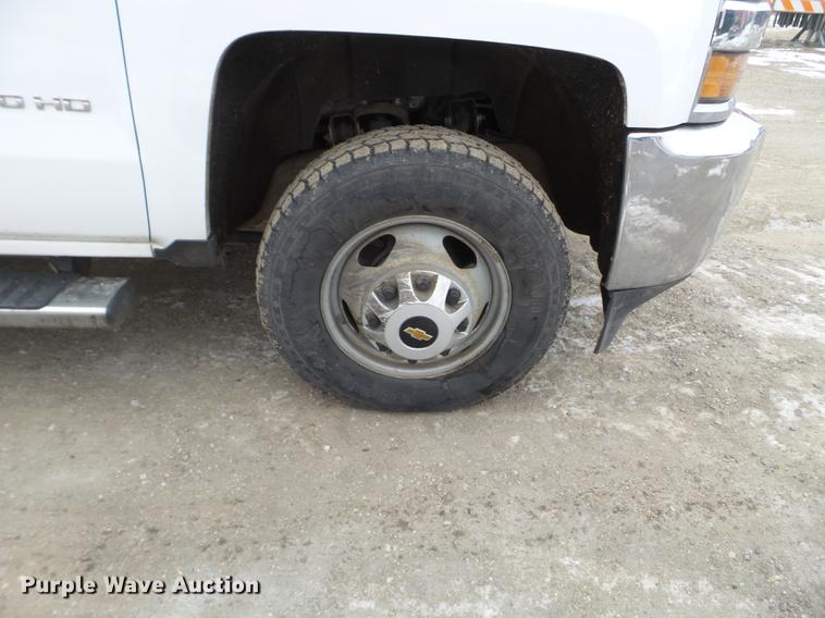 image for item DD0741 2015 Chevrolet Silverado 3500HD Crew Cab flatbed pickup truck