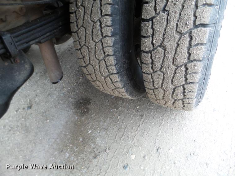 image for item DD0741 2015 Chevrolet Silverado 3500HD Crew Cab flatbed pickup truck