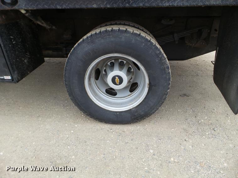 image for item DD0741 2015 Chevrolet Silverado 3500HD Crew Cab flatbed pickup truck