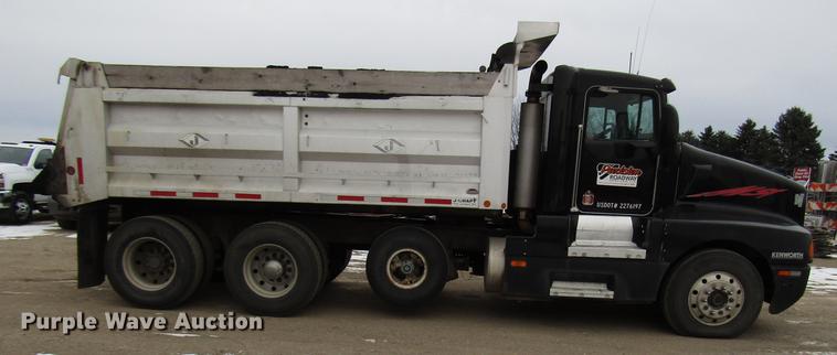 image for item DD0743 1995 Kenworth T600 dump truck