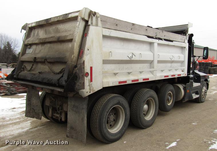 image for item DD0743 1995 Kenworth T600 dump truck