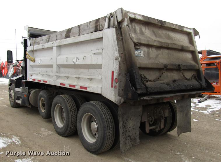 image for item DD0743 1995 Kenworth T600 dump truck