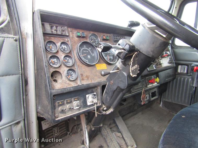 image for item DD0743 1995 Kenworth T600 dump truck