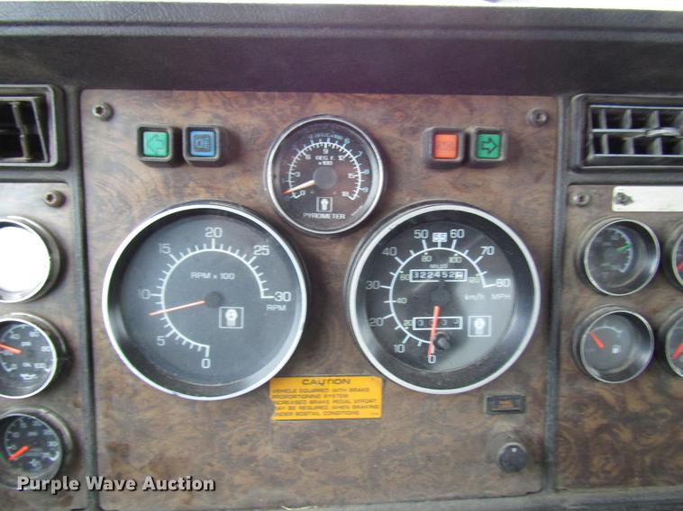 image for item DD0743 1995 Kenworth T600 dump truck