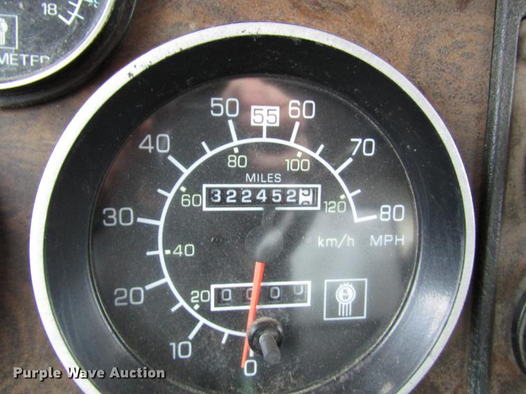 image for item DD0743 1995 Kenworth T600 dump truck