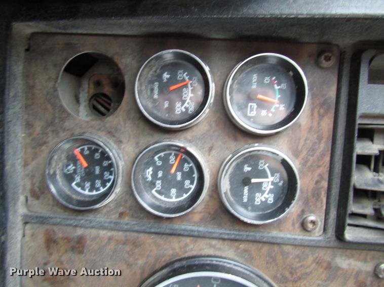 image for item DD0743 1995 Kenworth T600 dump truck