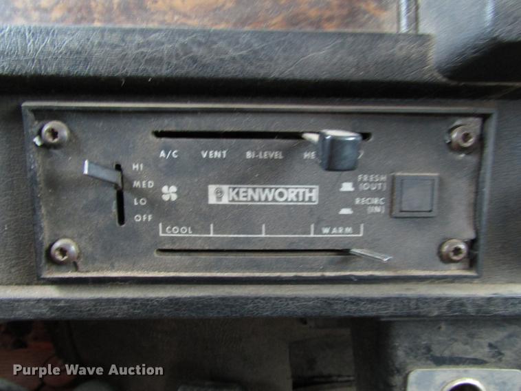 image for item DD0743 1995 Kenworth T600 dump truck