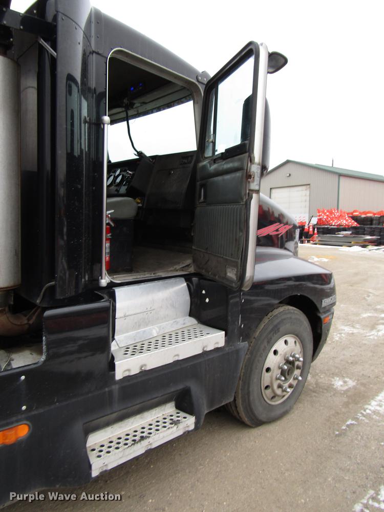 image for item DD0743 1995 Kenworth T600 dump truck